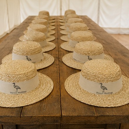 Customized straw hats for travel retail and boutiques